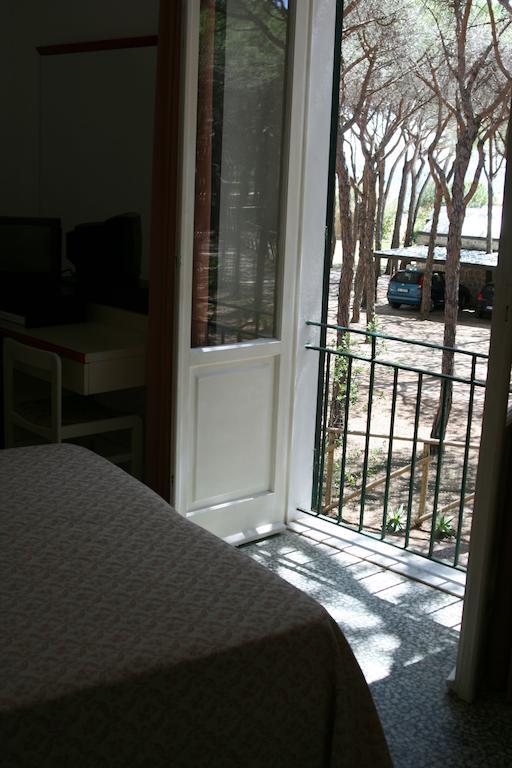 Hotel Villa Nettuno Marina di Campo Oda fotoğraf